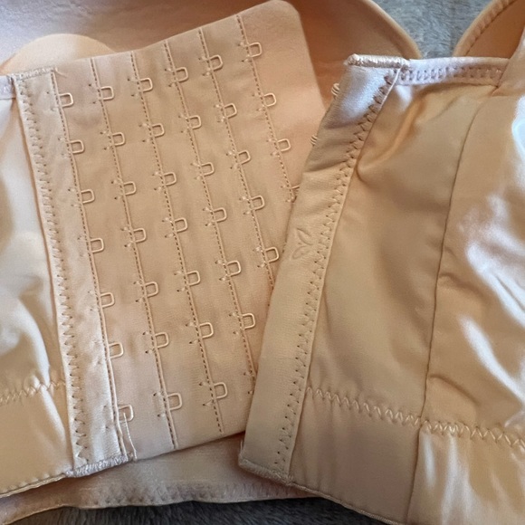 Bras - Picture 4 of 13